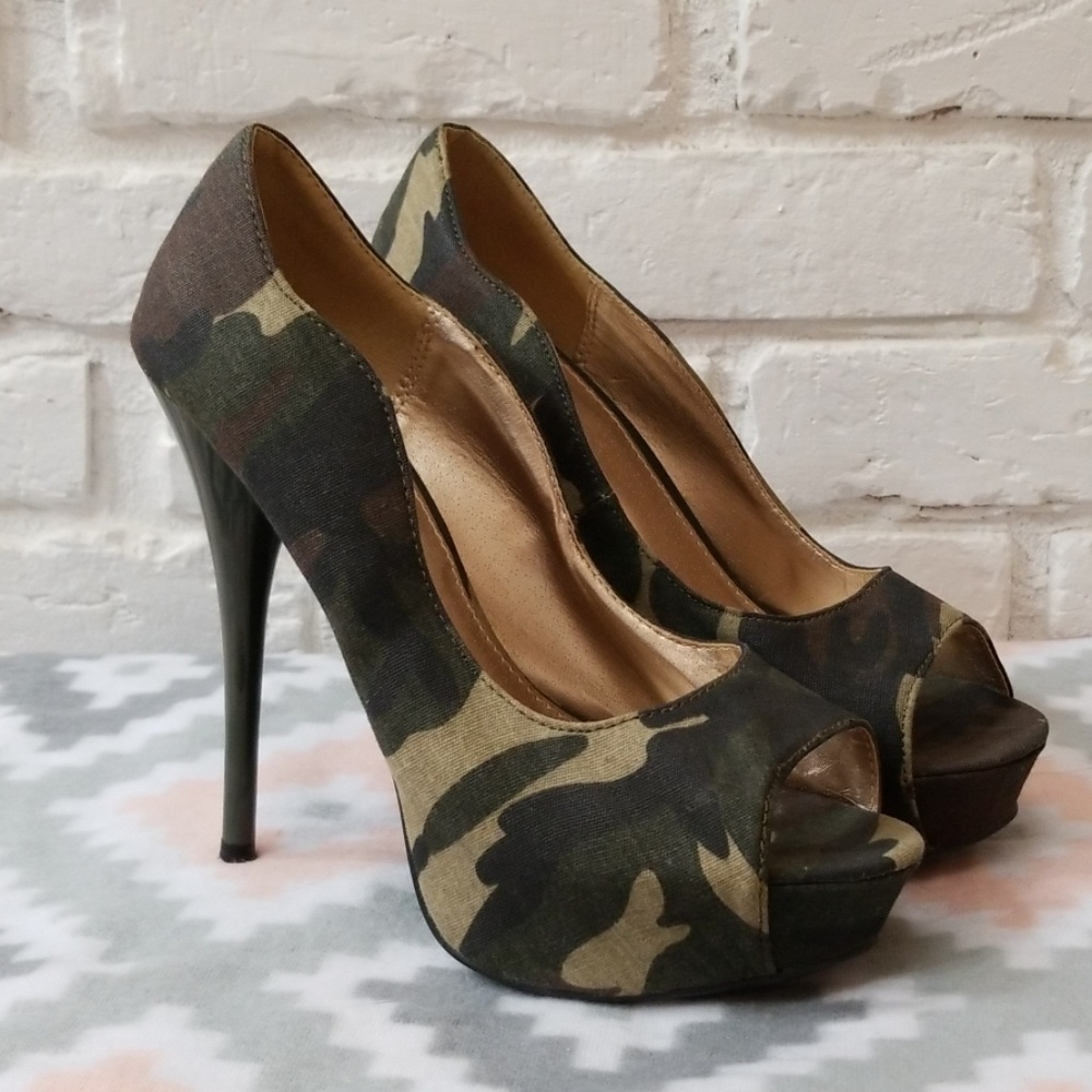 Qupid Peep Toe Platform High Heels Size 7